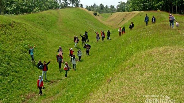 Misteri Piramida & Kolam Bertuah di Lampung