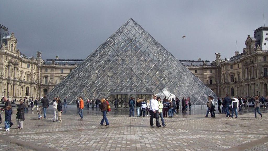 Monalisa dan Jejak Da Vinci Code di Museum Louvre Monalisa dan Jejak Da Vinci Code di Museum Louvre