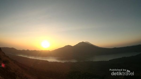 Mudik ke Bali, Bisa Nikmati Sunrise di Puncak Gunung Batur