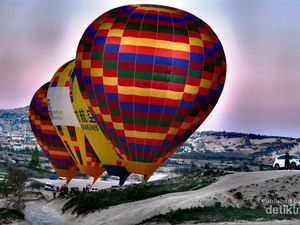 Naik Balon Udara di Turki, Pemandangannya Menakjubkan