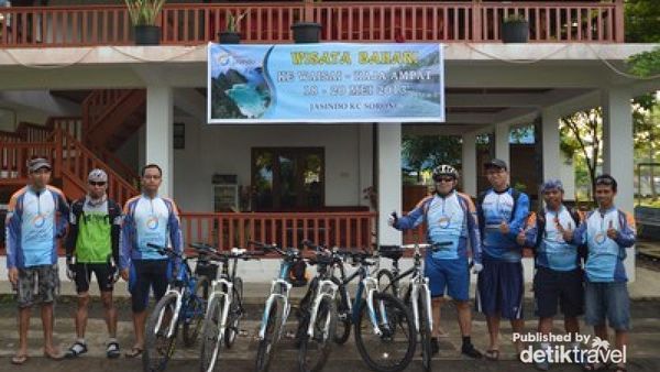 Naik Sepeda... Tapi di Raja Ampat