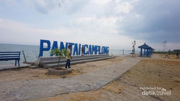 Namanya Pantai Camplong, Primadona dari Pulau Madura