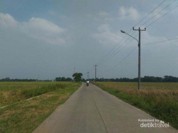 Ngabuburit ke Makam Ulama di Karawang