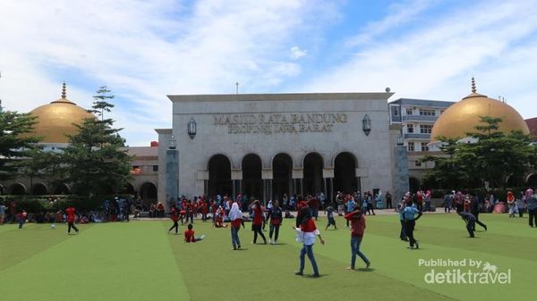 Ngabuburit ke Masjid Bersejarah di Bandung