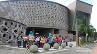 Ngabuburit ke Museum Tsunami Aceh