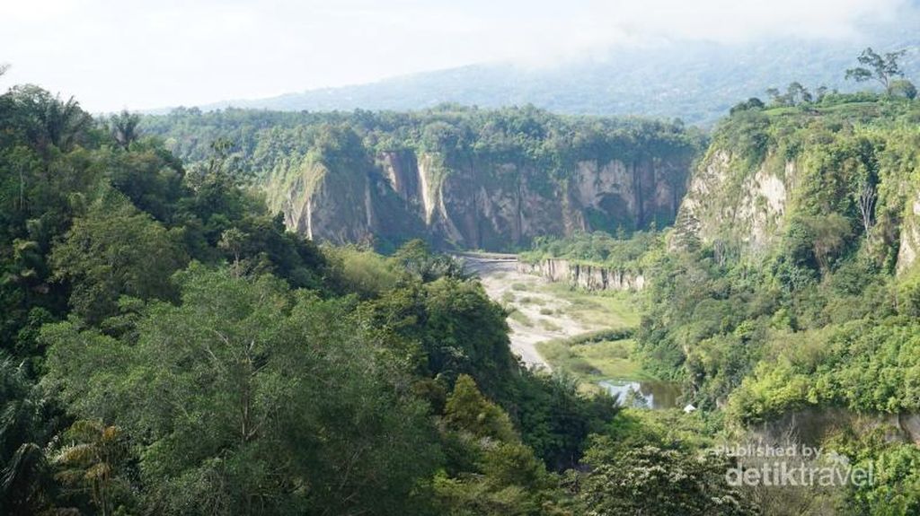 Ngarai Sianok Bukittinggi di Saat Cuaca Cerah, Begitu Cantik Ngarai Sianok Bukittinggi di Saat Cuaca Cerah, Begitu Cantik