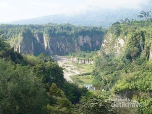 Ngarai Sianok Bukittinggi di Saat Cuaca Cerah, Begitu Cantik