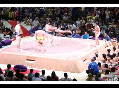 Nonton Pertandingan Sumo Langsung di Jepang, Seru!