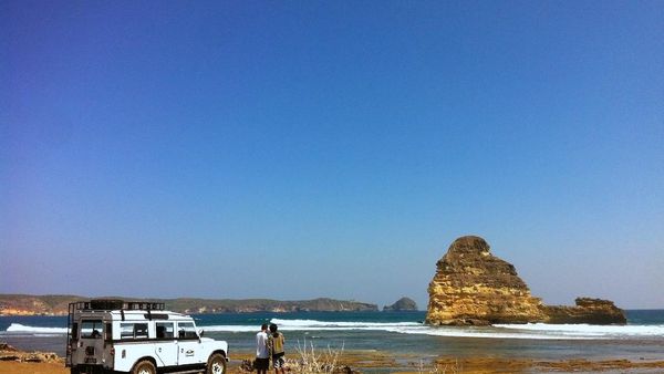 Offroad Seru dengan Mobil 4WD ke Pantai Cantik di Lombok