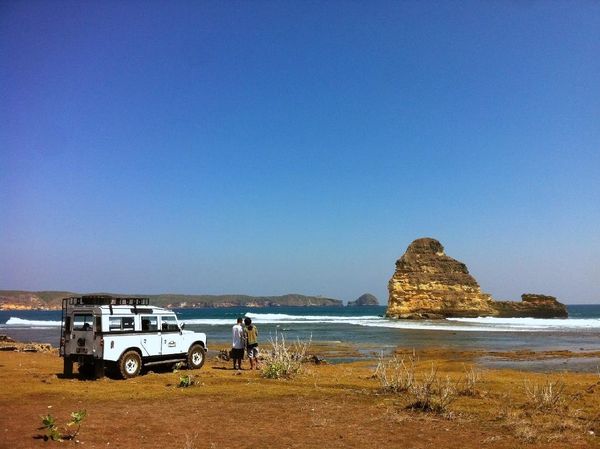 Offroad Seru dengan Mobil 4WD ke Pantai Cantik di Lombok
