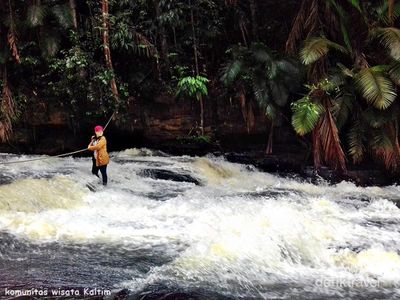 Pacu Adrenalin di Air Terjun Bertingkat Kandua Raya