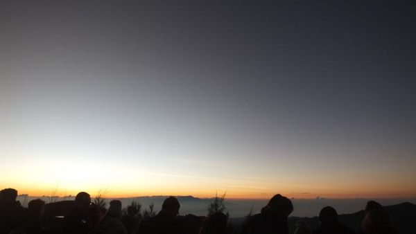 Pagi Hari di Gunung Bromo yang Cantik dan Eksotis