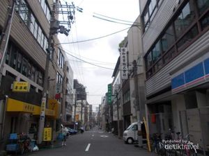 Pagi Hari di Tanimachi Osaka, Jepang