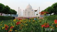 Pagi yang Dahsyat di Taj Mahal
