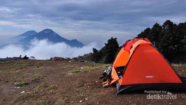 Pagi yang Romantis di Gunung Prau, Dieng