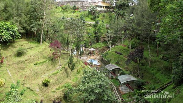 Pagoda Emas & Taman Cantik di Sumatera Utara