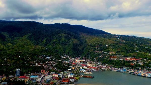 Panorama Cantik Kota Jayapura dari Puncak Polimak