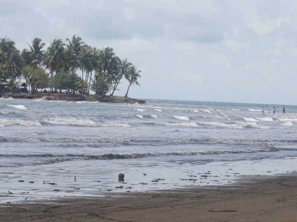 Pantai Air Manis, Tempat Malin Kundang Jadi Batu
