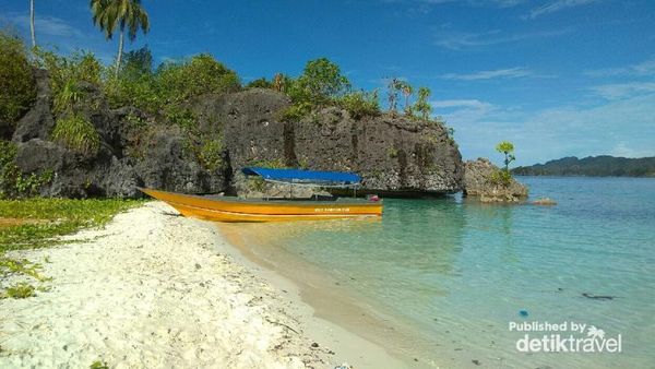 Pantai Banos, Si Cantik dari Raja Ampat