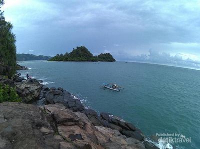 Pantai Batu Lapis, Destinasi Long Weekend Anti Mainstream di Lampung