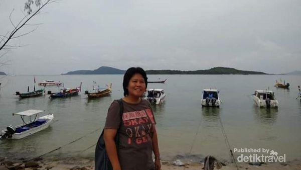 Pantai Cantik Berlatar Pulau-pulau Kecil di Thailand, Tahu Lokasinya?