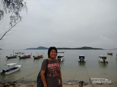 Pantai Cantik Berlatar Pulau-pulau Kecil di Thailand, Tahu Lokasinya?