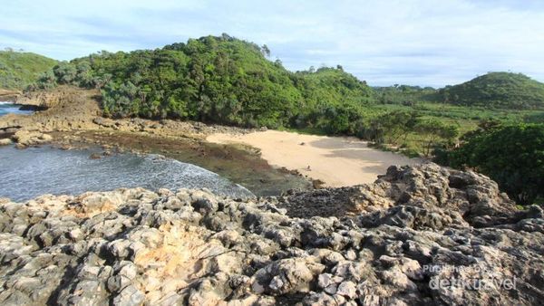 Pantai Cantik Di Malang Itu Namanya Watu Leter