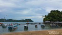 Pantai Carocok Padang, Tidak Kalah Indah dengan Derawan