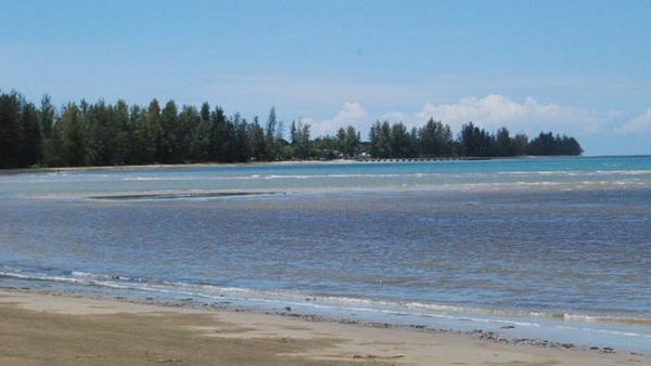 Pantai Charlita Nias