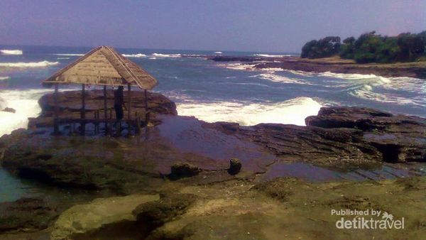 Pantai Cicalobak, Pantai Eksotik di Garut