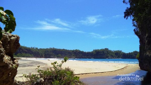 Pantai di Pacitan Ini Ngetop Gara-gara Si Bolang