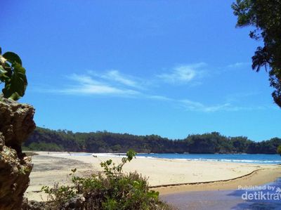 Pantai di Pacitan Ini Ngetop Gara-gara Si Bolang