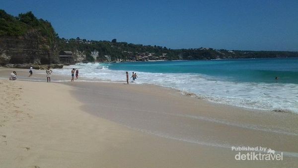 Pantai Dreamland di Bali yang Tak Pernah Membosankan