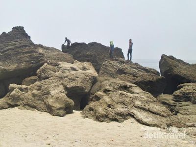 Pantai Enu di Donggala yang Cantik Luar Dalam