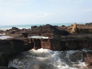 Pantai Karang Hawu, Destinasi Kamu Selanjutnya di Sukabumi