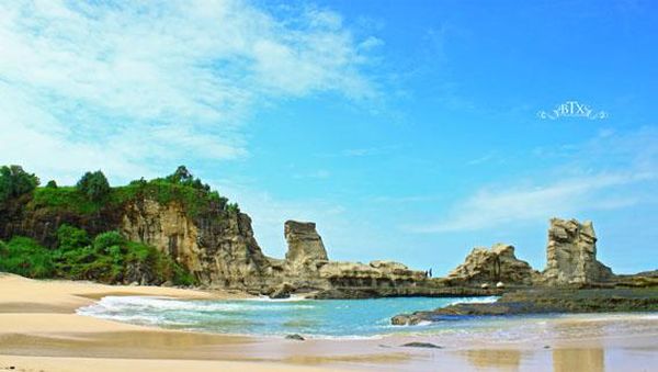 Pantai Klayar, Primadona Ombak di Jatim