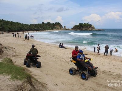 Pantai Klayar yang Indah & Menantang