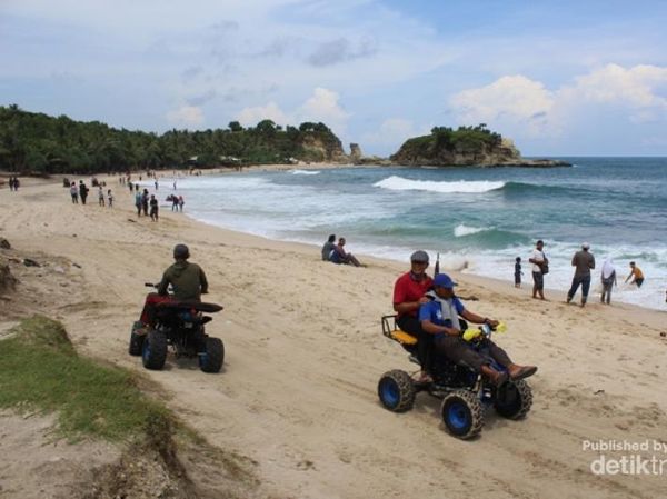 Pantai Klayar yang Indah & Menantang