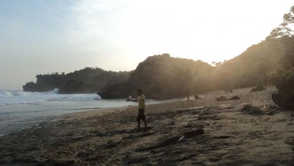 Pantai Kukup di Gunungkidul, Airnya Sebening Kaca