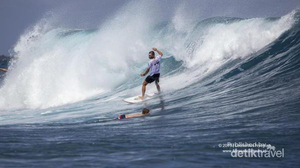 Pantai Lakey di NTB, Incaran Peselancar Dunia