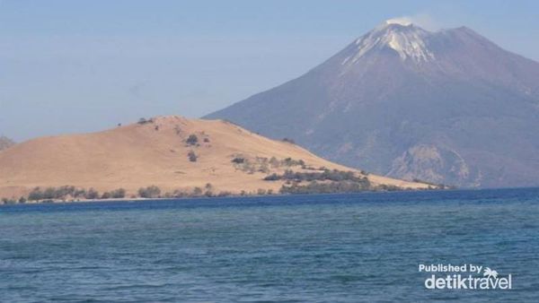 Pantai Lewoleba di NTT, Mutiara di Timur Indonesia