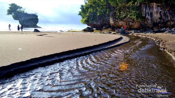 Pantai Madasari, Satu Lagi yang Indah di Pangandaran