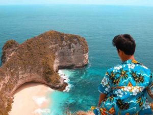 Pantai Mirip T-Rex Ini Ikonnya Nusa Penida
