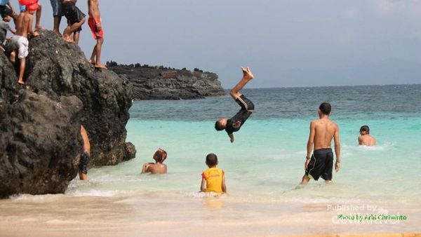 Pantai Nereng Watotena, Tempat Asyik Main Air di Flores
