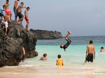 Pantai Nereng Watotena, Tempat Asyik Main Air di Flores