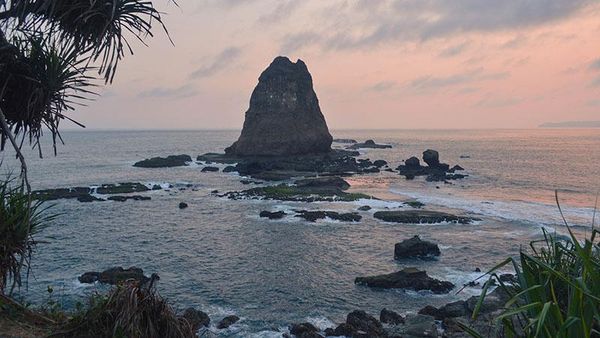 Pantai Papuma, Si Eksotis Kebanggaan Warga Jember
