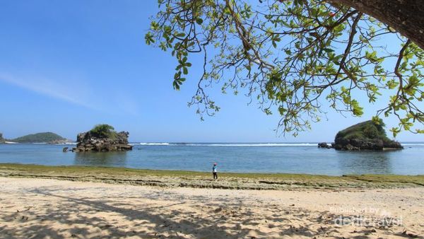 Pantai Seindah Ini Ada di Malang