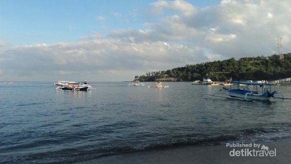 Pantai Senggigi, Pesonanya Bikin Betah!