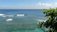 Pantai Suluban, Surga Para Peselancar di Bali