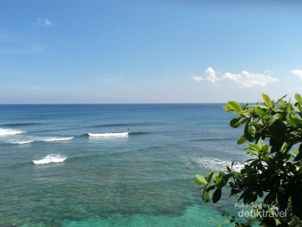 Pantai Suluban, Surga Para Peselancar di Bali